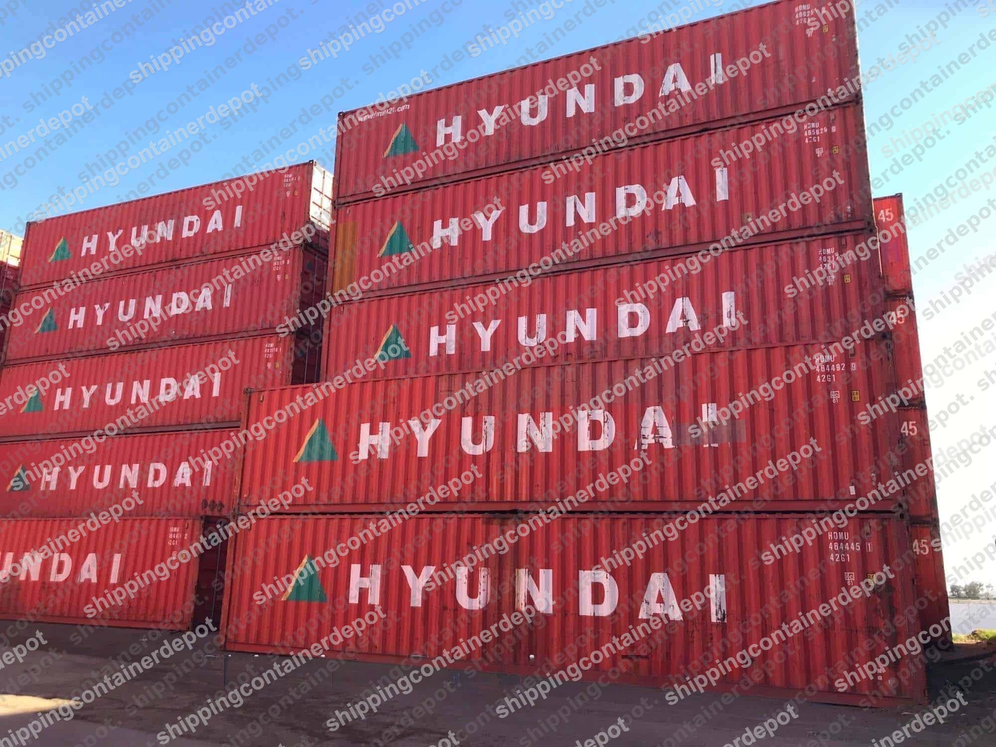 Used 40ft container in yard